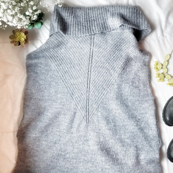 Sweater - Picture 4 of 4